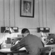 Un empleado de la Abwehr trabajando en el Servicio de Radio Secreta. Wikimedia Commons